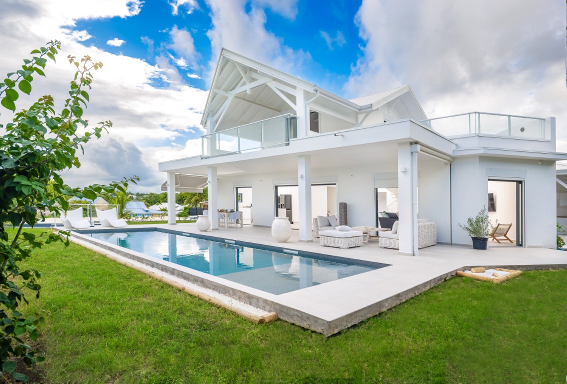 Séjournez dans une villa de luxe avec piscine à Saint-François pour des vacances inoubliables en Guadeloupe